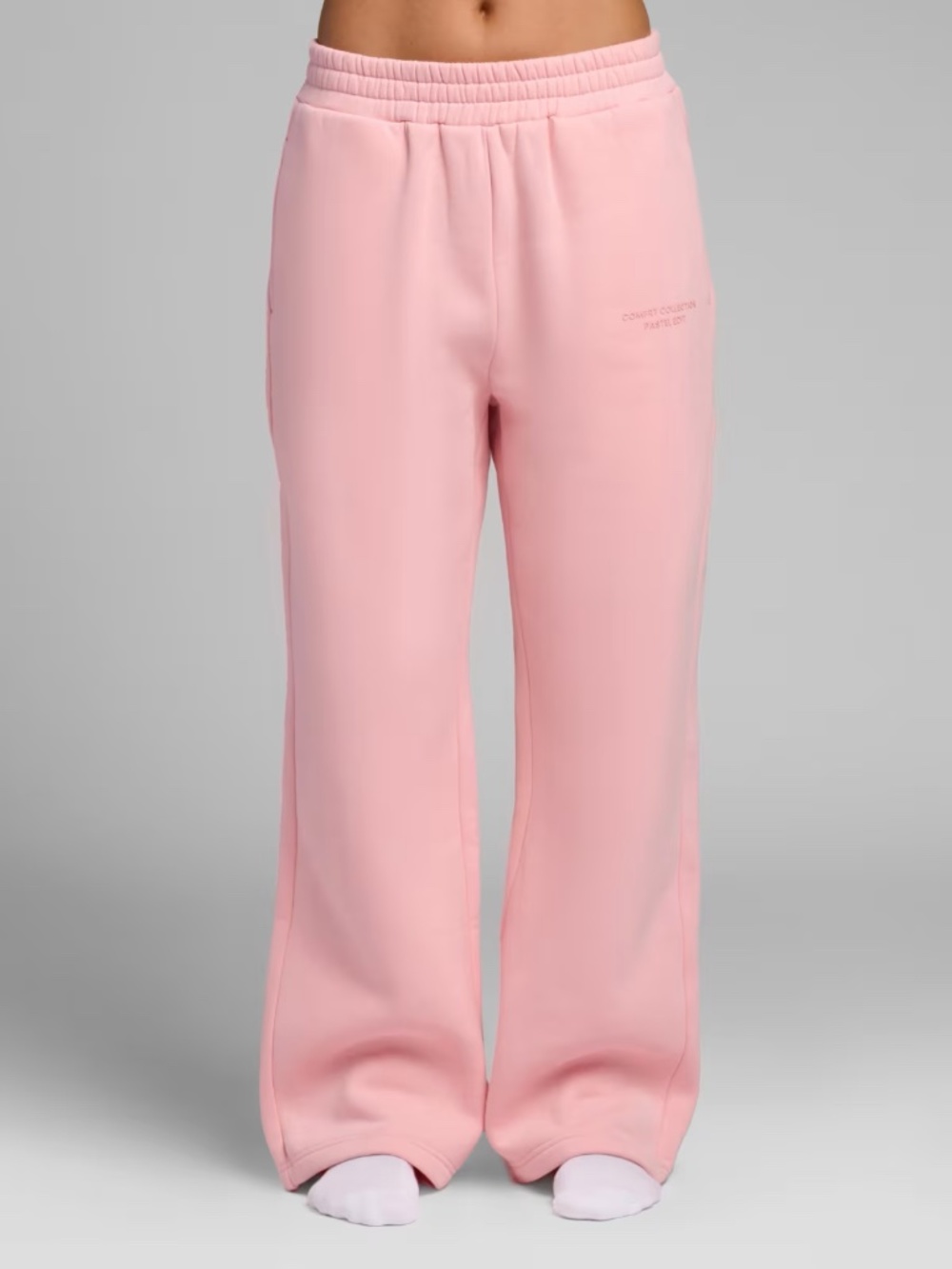 Comfrt Pastel Straight Leg Sweatpants Bubblegum size Medium NWOT
